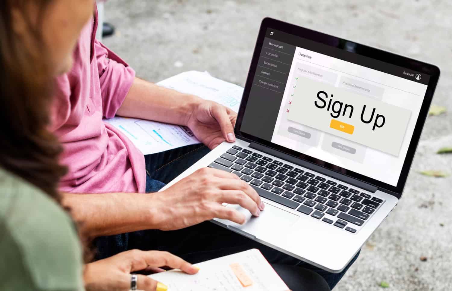 sign up campaign laptop